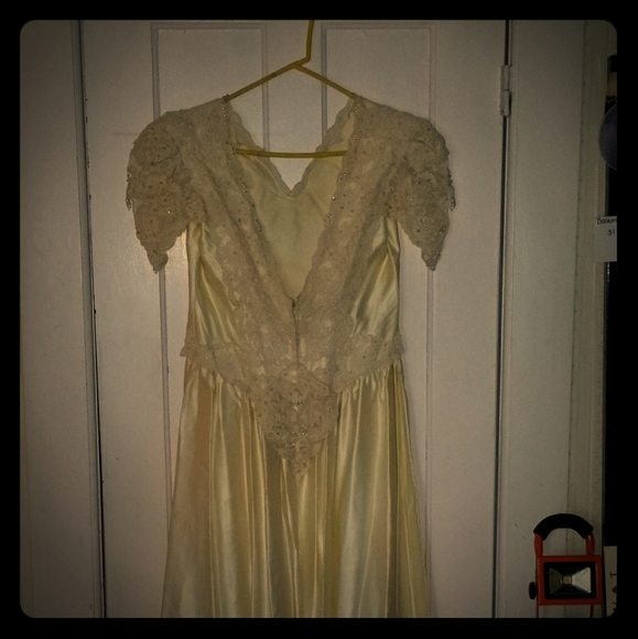 Vintage wedding dress - Picture 1 of 3